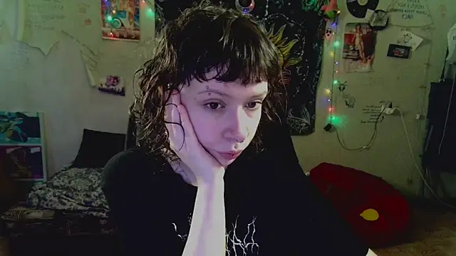 Snapshot of Lil_foxxx chatting on 07/22/26, 09:56 Lil foxxx online show from 07/22/26, 09:56