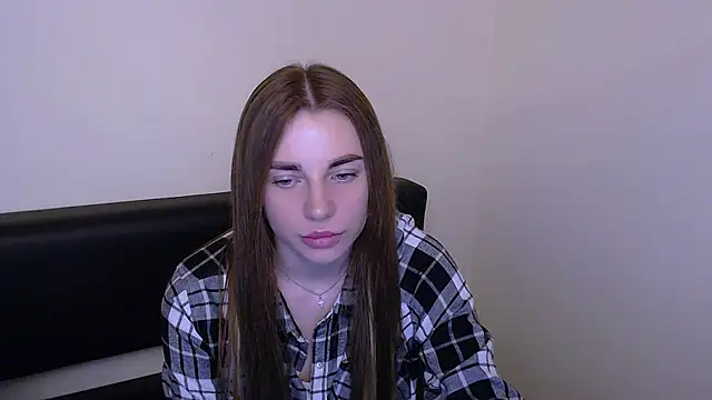 Snapshot of MiaDari_ chatting on 03/07/25, 03:07 MiaDari online show from 03/07/25, 03:07