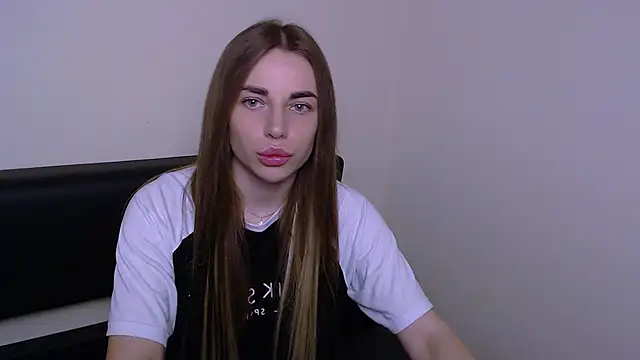 Snapshot of MiaDari_ chatting on 03/10/25, 08:04 MiaDari online show from 03/10/25, 08:04