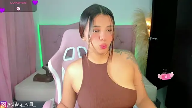 Snapshot of Ashley_dolll chatting on 04/21/26, 09:06 Ashley dolll online show from 04/21/26, 09:06