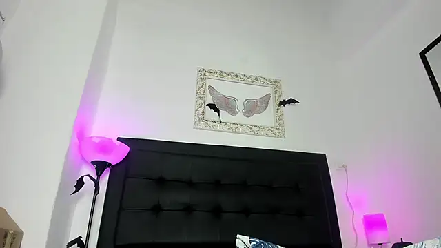 Lola Blondie online show from 10/25/25, 12:23