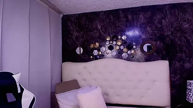 Snapshot of _LiilyWong chatting on 09/27/25, 12:04 LiilyWong online show from 09/27/25, 12:04