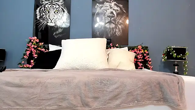 SophiaQueens online show from 11/15/25, 09:00