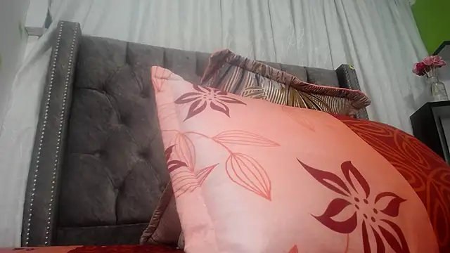 Snapshot of ANA-BULLOCK- chatting on 09/17/25, 12:18 ANA-BULLOCK- online show from 09/17/25, 12:18