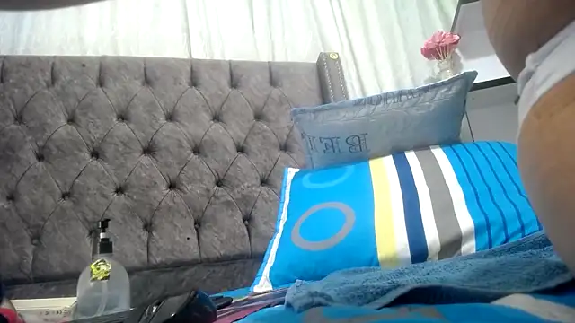 Snapshot of ANA-BULLOCK- chatting on 09/30/25, 12:21 ANA-BULLOCK- online show from 09/30/25, 12:21