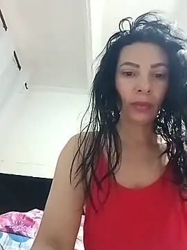 Snapshot of DaphneRosses chatting on 06/17/26, 01:45 DaphneRosses online show from 06/17/26, 01:45