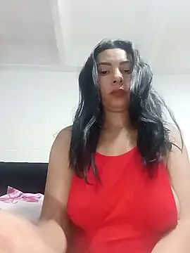 Snapshot of DaphneRosses chatting on 07/16/26, 02:34 DaphneRosses online show from 07/16/26, 02:34