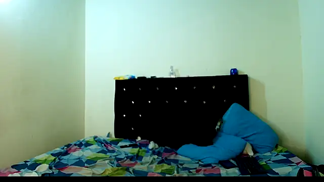Snapshot of Kymberlyandlucas2 chatting on 09/11/25, 04:12 Kymberlyandlucas2 online show from 09/11/25, 04:12
