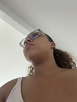 Snapshot of AlesiaCooper chatting on 05/22/26, 02:19 AlesiaCooper online show from 05/22/26, 02:19