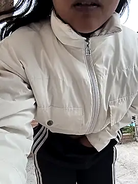 bella warzon online show from 10/05/25, 08:07