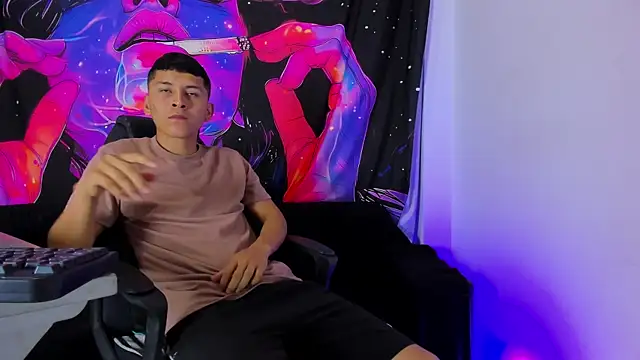 Snapshot of MAXXY_CUTE chatting on 03/14/25, 05:24 MAXXY CUTE online show from 03/14/25, 05:24