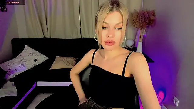 Melissa Rood online show from 03/11/25, 12:39