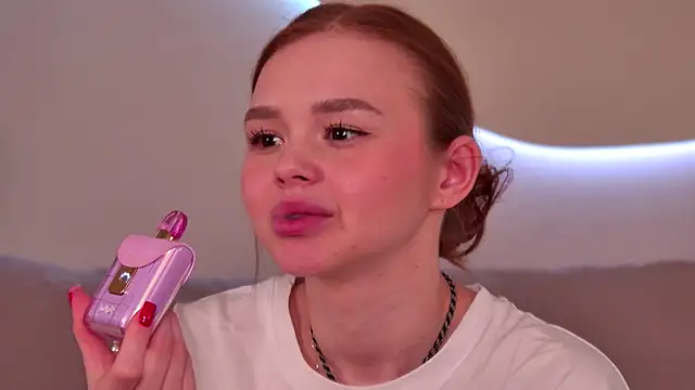 Snapshot of MiraBliss chatting on 03/08/26, 02:04 MiraBliss online show from 03/08/26, 02:04