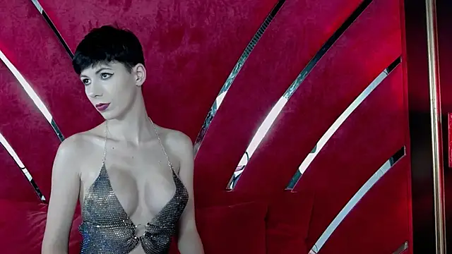 Snapshot of Roxxy_Rouge chatting on 10/07/25, 04:04 Roxxy Rouge online show from 10/07/25, 04:04