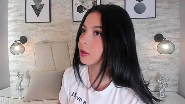 Snapshot of kanna_02 chatting on 10/24/25, 11:28 kanna 02 online show from 10/24/25, 11:28