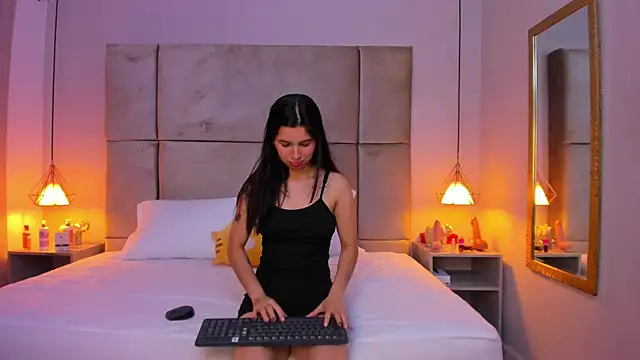 lucianasmith  online show from 09/27/25, 12:43