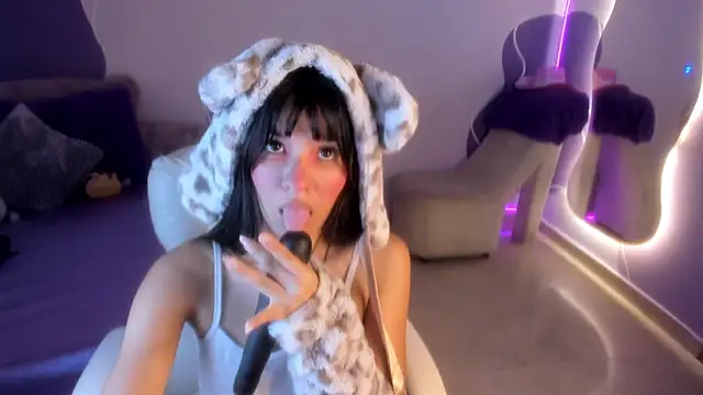 auroracute02 online show from 12/01/25, 01:27