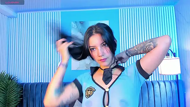 roxy hell online show from 11/11/25, 12:05