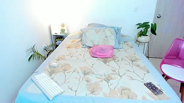 Snapshot of roxy_hell chatting on 02/20/26, 08:31 roxy hell online show from 02/20/26, 08:31