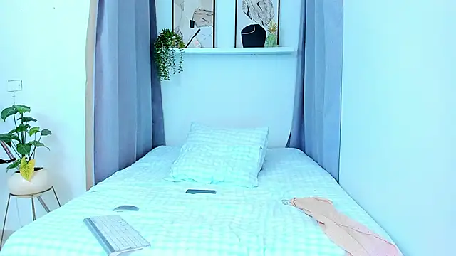 Snapshot of roxy_hell chatting on 03/13/26, 09:10 roxy hell online show from 03/13/26, 09:10