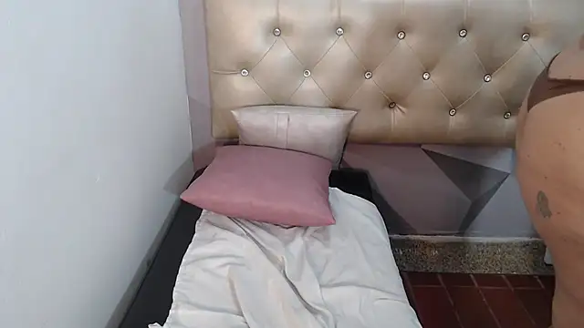 Milf-Prettyboobs online show from 02/19/26, 06:31