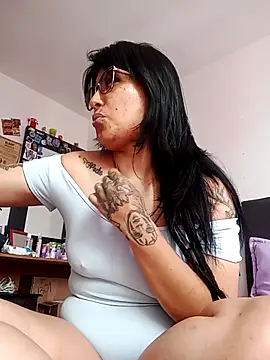 Snapshot of DaniPoison chatting on 10/05/25, 05:11 DaniPoison online show from 10/05/25, 05:11