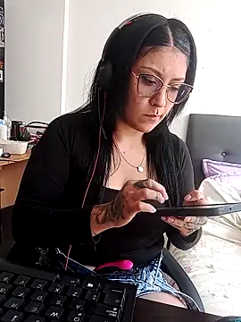 Snapshot of DaniPoison chatting on 10/17/25, 05:59 DaniPoison online show from 10/17/25, 05:59