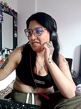 Snapshot of DaniPoison chatting on 11/06/25, 08:10 DaniPoison online show from 11/06/25, 08:10