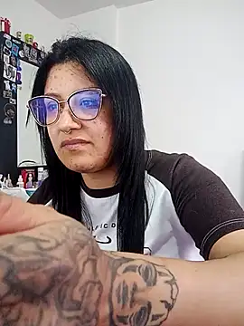 Snapshot of DaniPoison chatting on 11/21/25, 09:57 DaniPoison online show from 11/21/25, 09:57