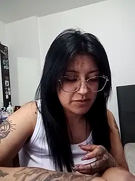 Snapshot of DaniPoison chatting on 12/17/25, 11:11 DaniPoison online show from 12/17/25, 11:11