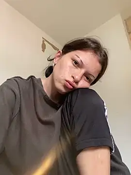 Snapshot of val_zx chatting on 05/02/26, 01:27 val zx online show from 05/02/26, 01:27