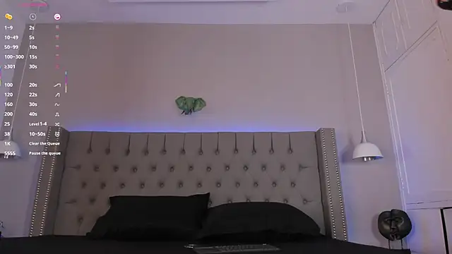 Emiliana Rios online show from 10/28/25, 03:54