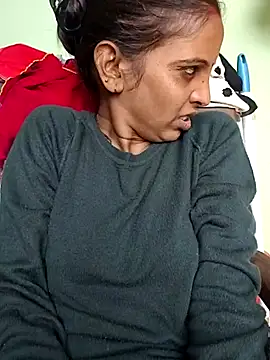 Hotty-Nidhi online show from 11/17/25, 06:19