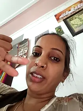 Hotty-Nidhi online show from 04/13/26, 05:24