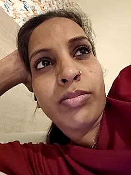 Snapshot of Hotty-Nidhi chatting on 05/24/26, 06:24 Hotty-Nidhi online show from 05/24/26, 06:24