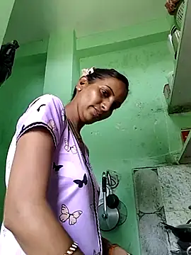 Snapshot of Hotty-Nidhi chatting on 05/28/26, 06:00 Hotty-Nidhi online show from 05/28/26, 06:00