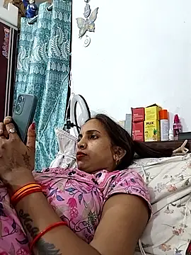 Snapshot of Hotty-Nidhi chatting on 06/04/26, 05:52 Hotty-Nidhi online show from 06/04/26, 05:52