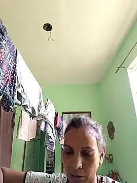 Snapshot of Hotty-Nidhi chatting on 06/06/26, 04:06 Hotty-Nidhi online show from 06/06/26, 04:06