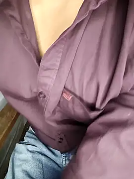 Snapshot of HARSHHU01 chatting on 04/06/26, 06:20 HARSHHU01 online show from 04/06/26, 06:20