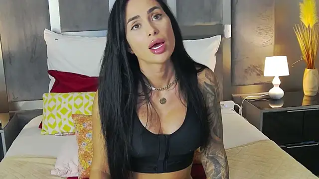 Snapshot of LaraVos chatting on 10/22/25, 07:46 LaraVos online show from 10/22/25, 07:46