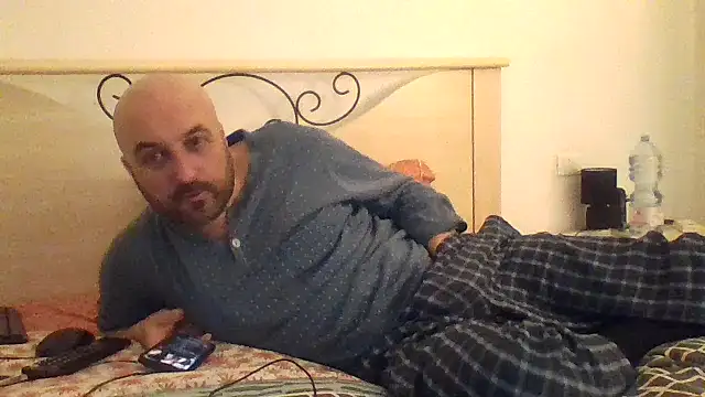 Snapshot of maxxxio12 chatting on 03/08/25, 02:40 maxxxio12 online show from 03/08/25, 02:40