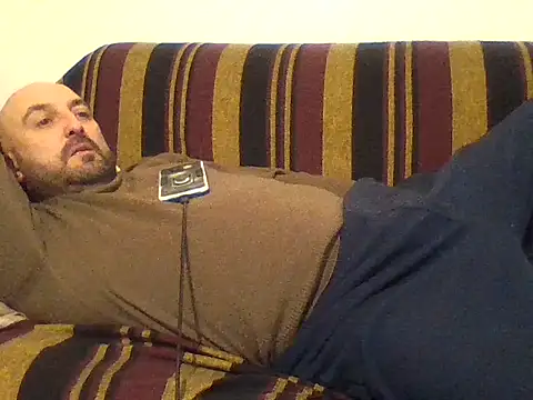 Snapshot of maxxxio12 chatting on 03/18/25, 06:15 maxxxio12 online show from 03/18/25, 06:15