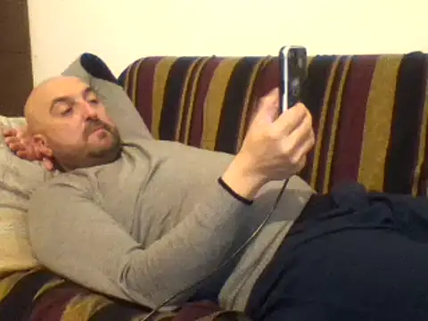 Snapshot of maxxxio12 chatting on 03/21/25, 07:35 maxxxio12 online show from 03/21/25, 07:35