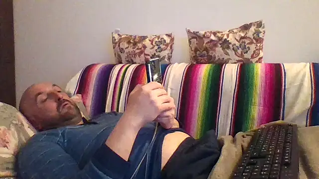 Snapshot of maxxxio12 chatting on 03/17/26, 08:23 maxxxio12 online show from 03/17/26, 08:23