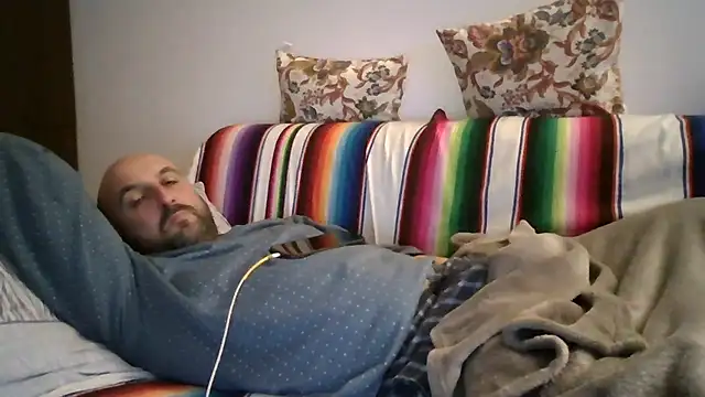 Snapshot of maxxxio12 chatting on 04/02/26, 07:00 maxxxio12 online show from 04/02/26, 07:00