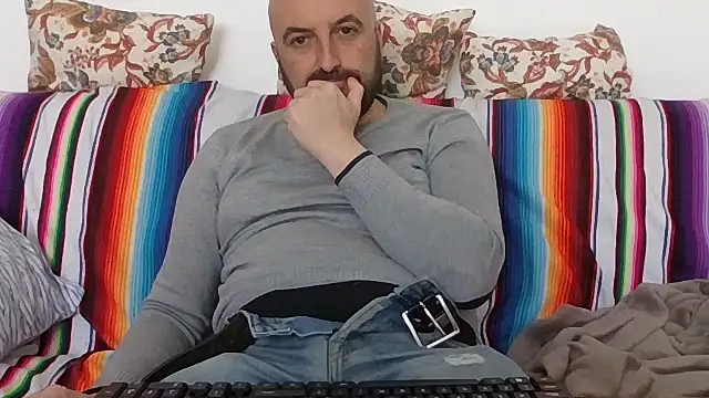 Snapshot of maxxxio12 chatting on 04/04/26, 02:25 maxxxio12 online show from 04/04/26, 02:25