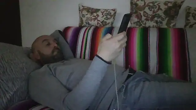 Snapshot of maxxxio12 chatting on 04/05/26, 04:48 maxxxio12 online show from 04/05/26, 04:48