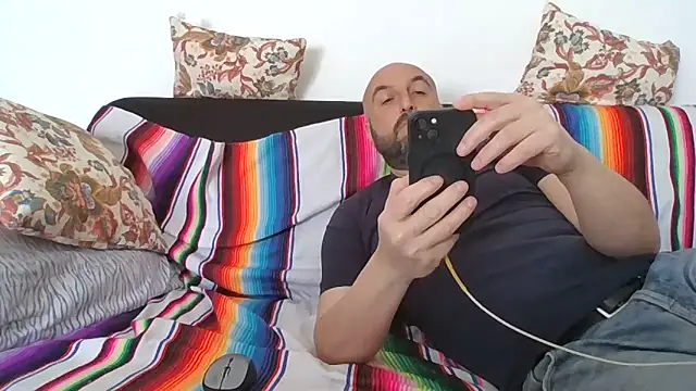 Snapshot of maxxxio12 chatting on 04/06/26, 10:38 maxxxio12 online show from 04/06/26, 10:38