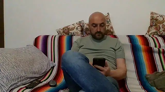 Snapshot of maxxxio12 chatting on 04/12/26, 11:59 maxxxio12 online show from 04/12/26, 11:59