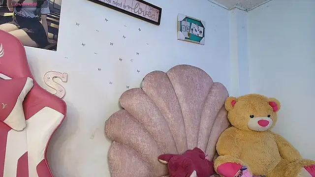 Snapshot of charlotte_walker1 chatting on 03/10/26, 03:00 charlotte walker1 online show from 03/10/26, 03:00